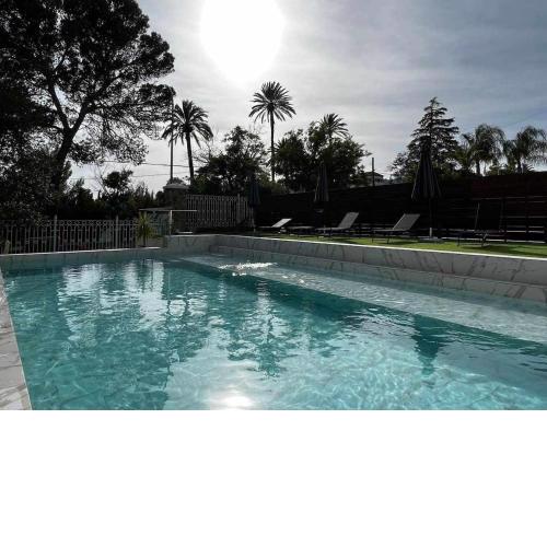 Los Almendros - Free Parking