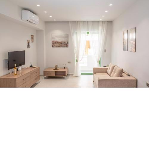 LOUTRAKI HOUSE