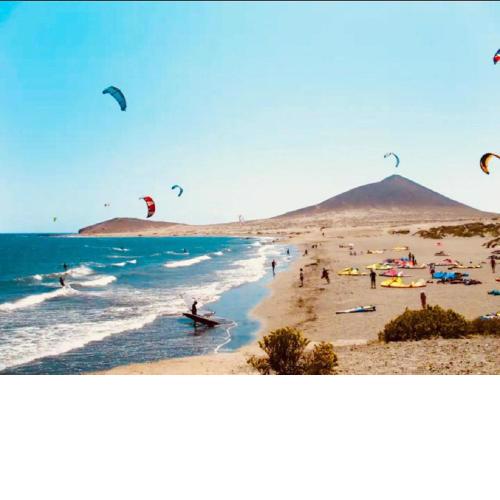 Love apartament in front the beach with swimming pool