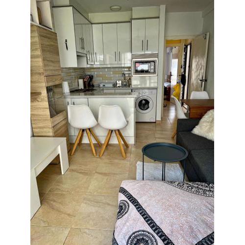 Lovely 1bedroom renewed apartment with 3 pools