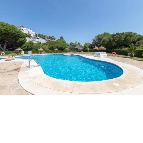 Lovely 2 bed apt overlooking golf