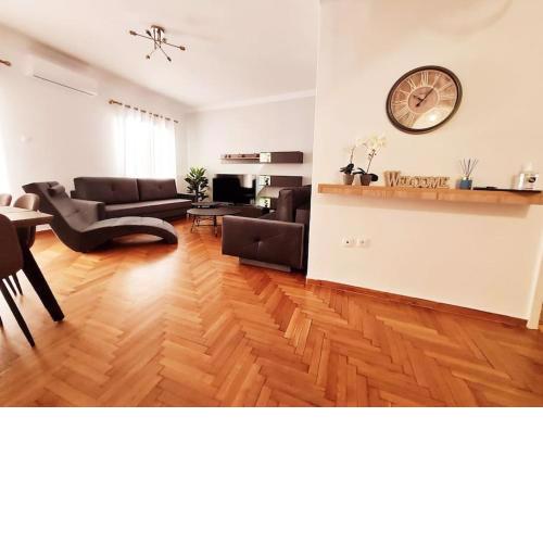 Lovely 2-Bedroom 4th Floor House Large Patio