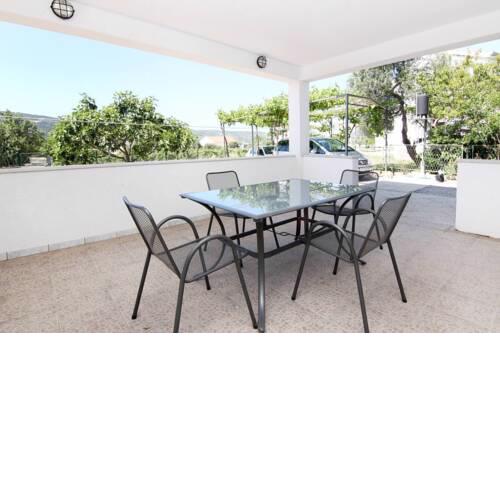 Lovely 2-Bedroom Apartment in Poljica