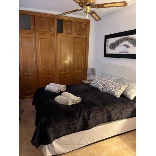 Lovely 2 bedroom apartment with pool access and 10 minutes walk to beach
