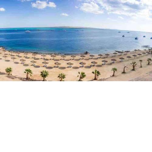 Lovely 2 bedroom condo with beach access & pool!