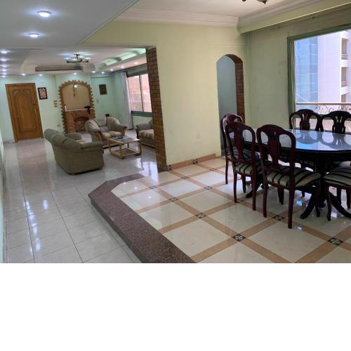 Lovely 2 bedroom holiday apartment with Nile view