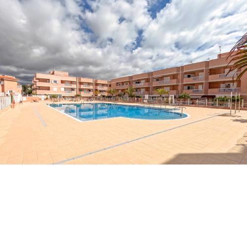 Lovely 2 bedroom home with nice Pool and View