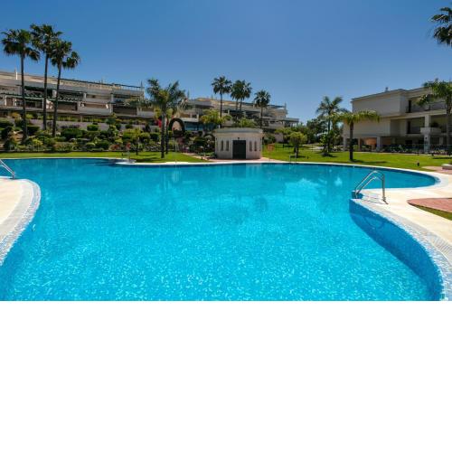Lovely 2 bedroom Locrimar V walk to beach RDR260