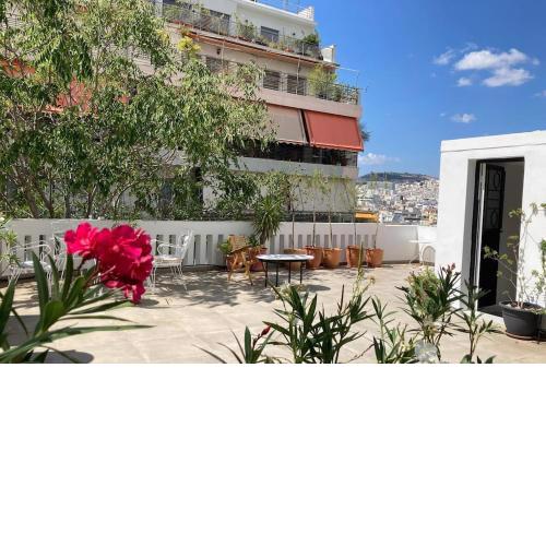 Lovely 3-bedroom home in central Athens w/ rooftop