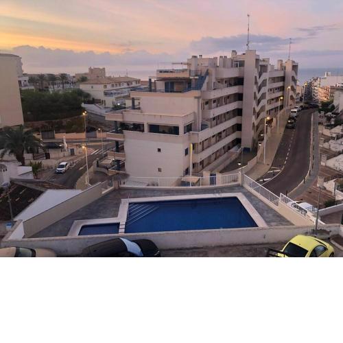 Lovely 3 bedrooms, with pool and private parking.