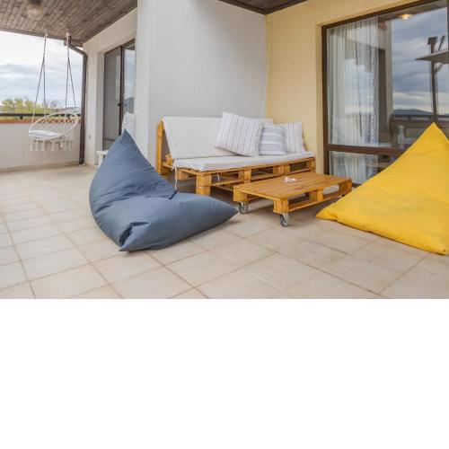 Lovely 3BD flat with PARKING and SEA VIEW