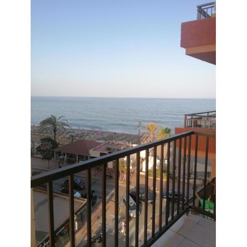 Lovely apartment in front of the beach.