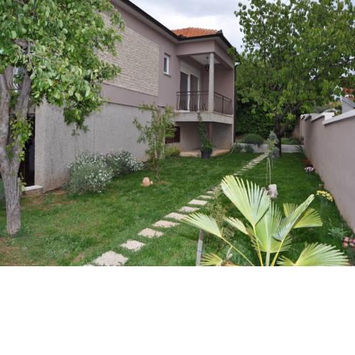 Lovely Apartment in Pakoštane with Private Swimming Pool