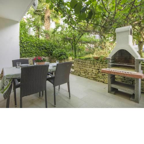 Lovely Apartment in Porec near Beach
