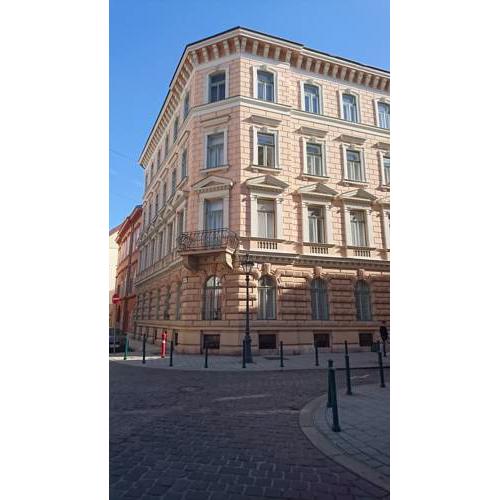 lovely apartment old city center downtown