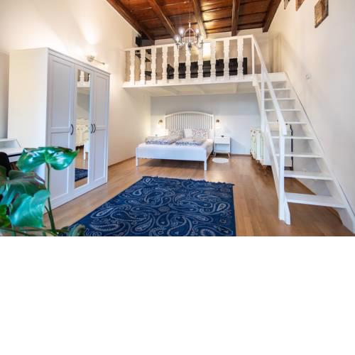 Lovely apartment on Mala Strana just 10 mins walk to scenic places