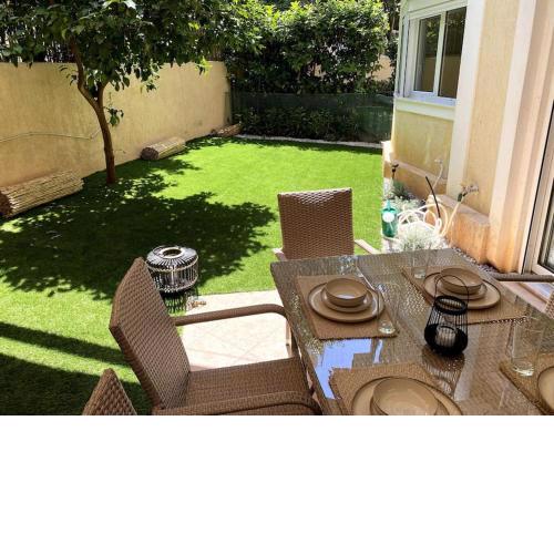 Lovely Apartment with Garden and indoor Fireplace!