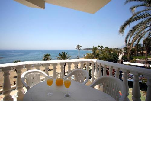 Lovely beachfront apartment Puerto Banus Marbella