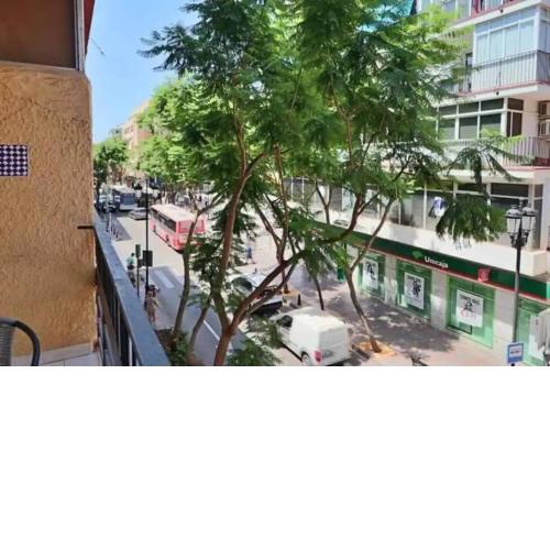 Lovely Central 2 Bed Apartment close to the Beach and Stations