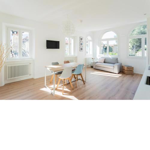 Lovely Corner in the Heart of the Lake by Rent All Como