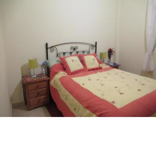 Lovely double room with private bathroom and seasonal pool