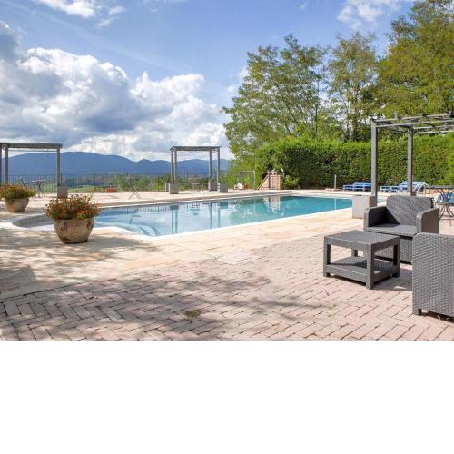 Lovely farmhouse in Pian di Sc Campiglia with shared pool