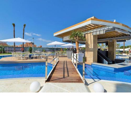 Lovely first floor apartment, heating pool !