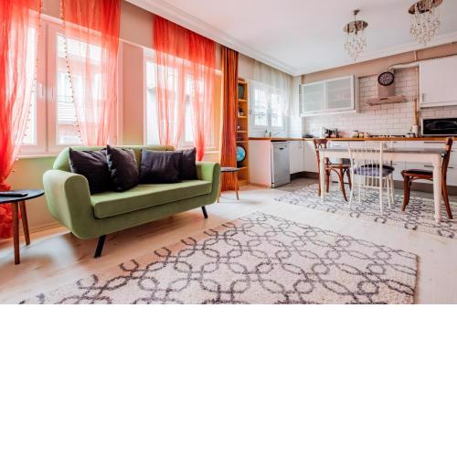 Lovely Flat w Balcony 5 min to Istiklal Ave