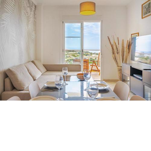 Lovely Front line apt. with sea views in Manilva