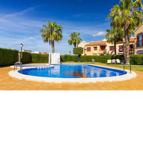 Lovely ground floor with garden and pool rf27