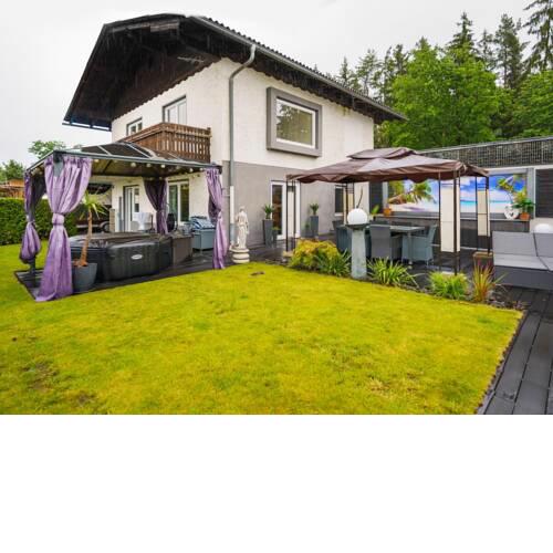 Lovely Holiday Home in Feldkirchen in Kärnten with Jacuzzi