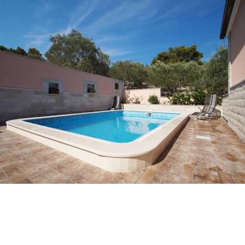 Lovely Holiday Home with Private Pool on Sea in Dalmatia