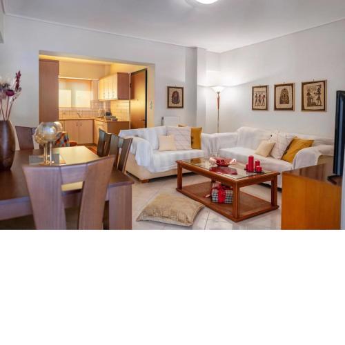 Lovely home apt with private parking next to Metro