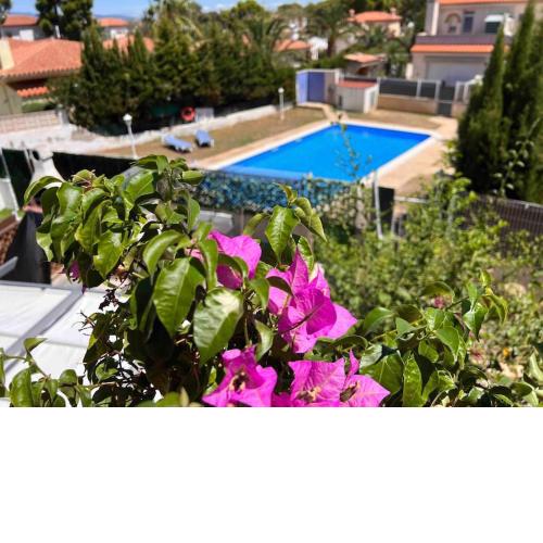 Lovely house near to the beach with pool