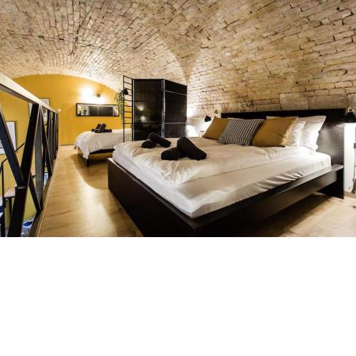 Lovely Loft w/AC Washer FREE WIFI in heart of Bp.