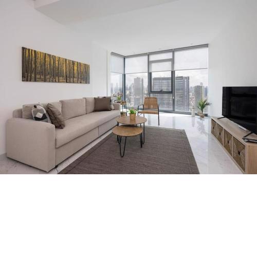 Lovely Modern 1bd Condo Views W Poolgym! #222