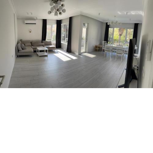 Lovely new 3-bedroom apt 250m sea