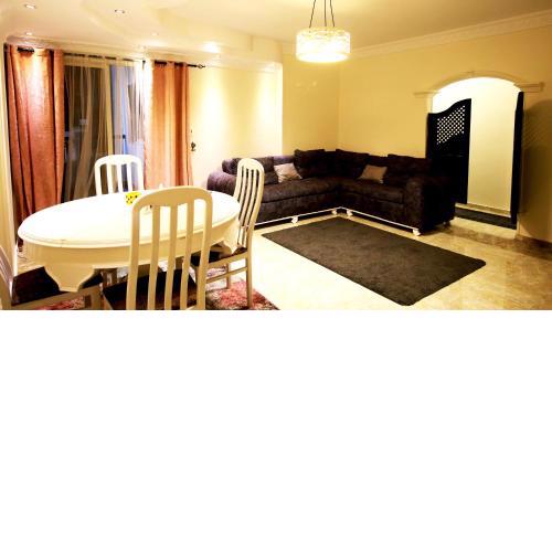 Lovely & nice 4-Bed Apartment in Cairo
