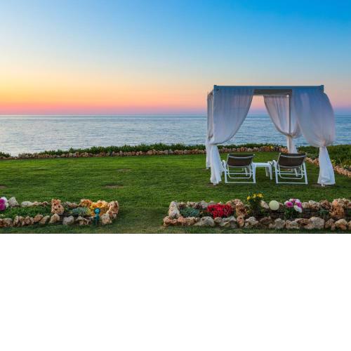 Lovely seaside house with amazing views & walking distance to the beach!