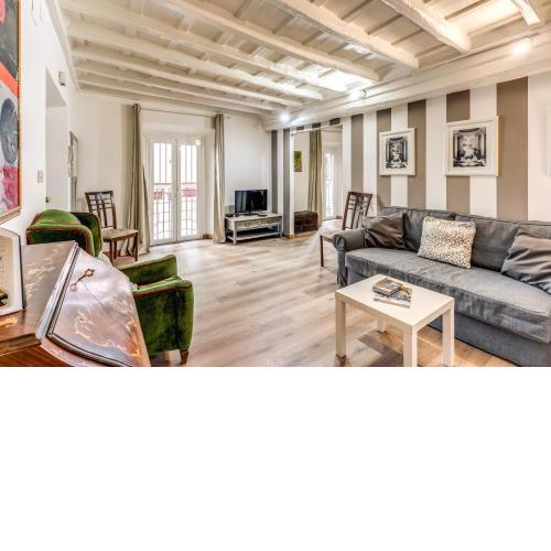 Lovely Spacious Apartment near the Colosseum