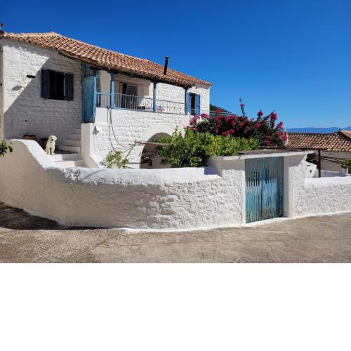 Lovely traditionnal house with sea view