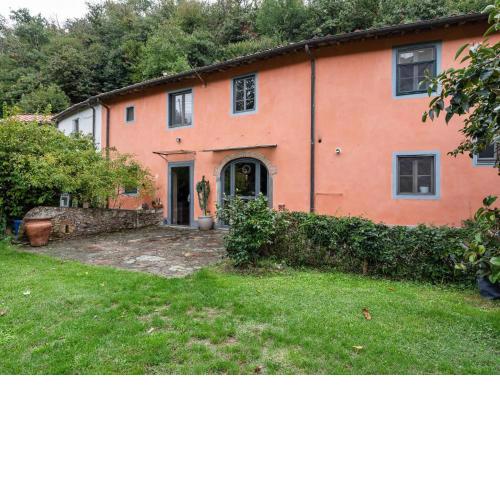 Lovely Villa in Molina di Quosa with Private Swimming Pool