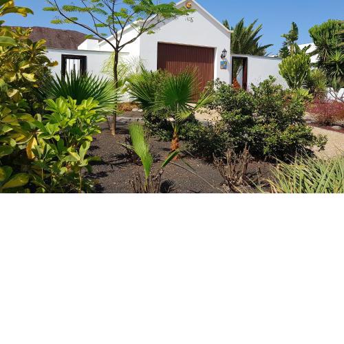 Lovely Villa Nico Playa Blanca, hot tub, communal pool