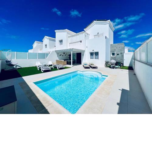 Lovely Villa Sanmar, heated pool