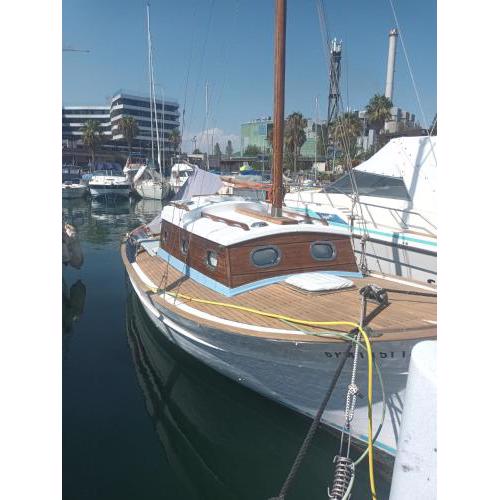 Lovely wooden boat in Port forum, with AC and two bikes.