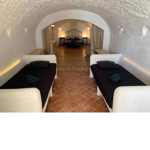 Lover's Cave in Old City Centre