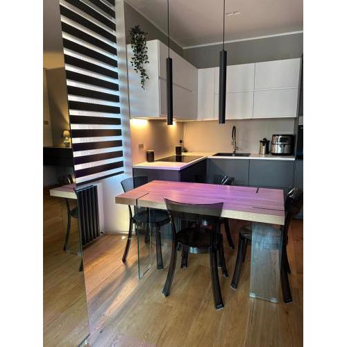 LR Deluxe Apartments - METRO M3 - 15 Minutes Duomo - AC, WIFI, Self Check in
