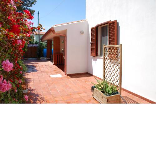 Lucia Holiday House Porto Pino
