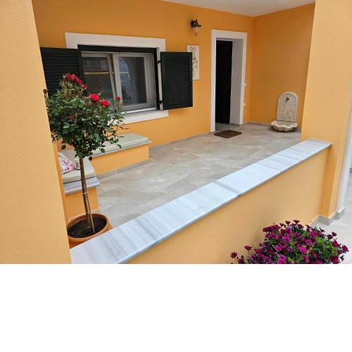 Lucky Jilianos Home Suites & Studios