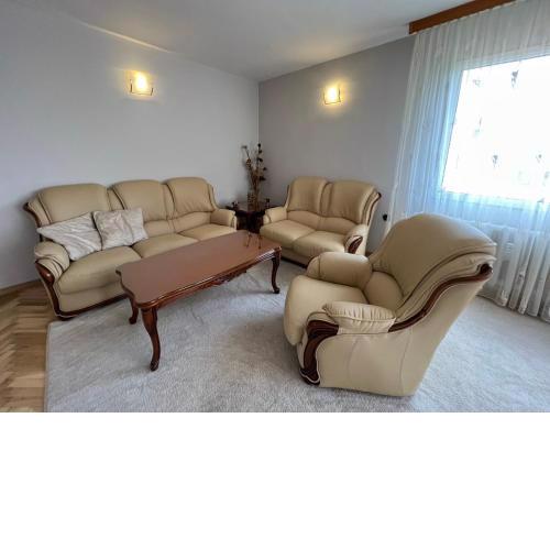 Lugano Couples Quiet Apt w Free Street Parking